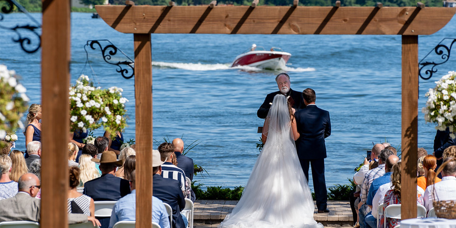 Majestic Oaks Golf Course at Lake Lawn Resort  Wedding